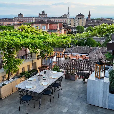 Terrazza Bonasi - Relax & Cinema Privato In Centro Storico Apartment Modena