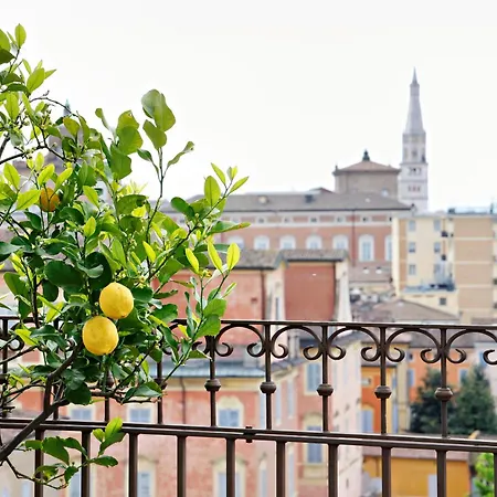 Terrazza Bonasi - Relax & Cinema Privato In Centro Storico * Modena